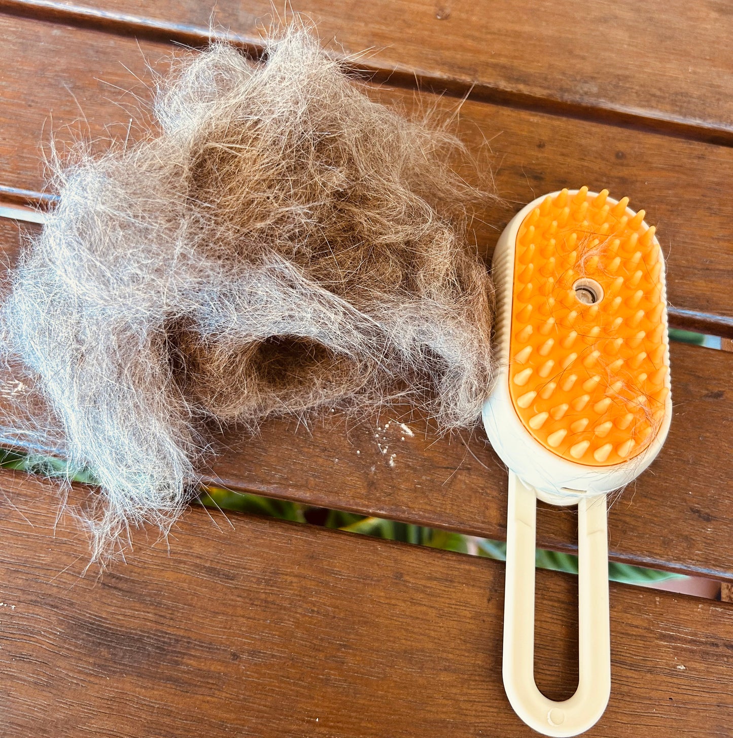 Groom & Glow™ Pet Spray Comb – Electric De-Shedding & Massage Brush for Cats & Dogs | One-Touch Mist, Hair Removal & Anti-Static Care
